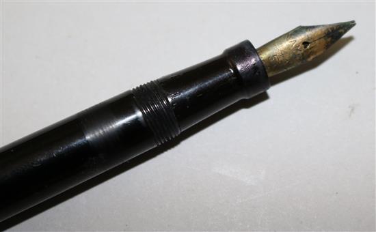 A Namiki pre-Dunhill lacquer fountain pen, 5.25in.